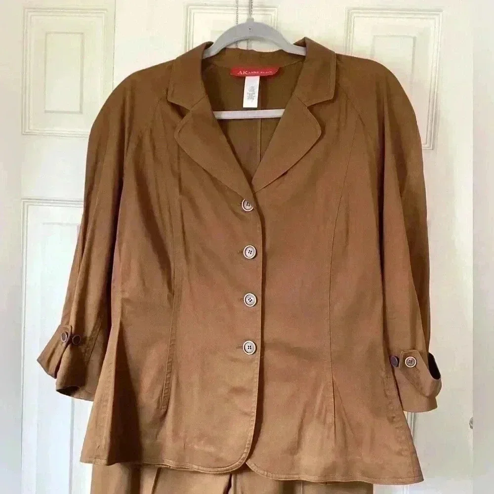 Anne Klein stretchy Womens  2-pc Suit, Brown 3/4 Sleeve Jacket& Pants  Size 10